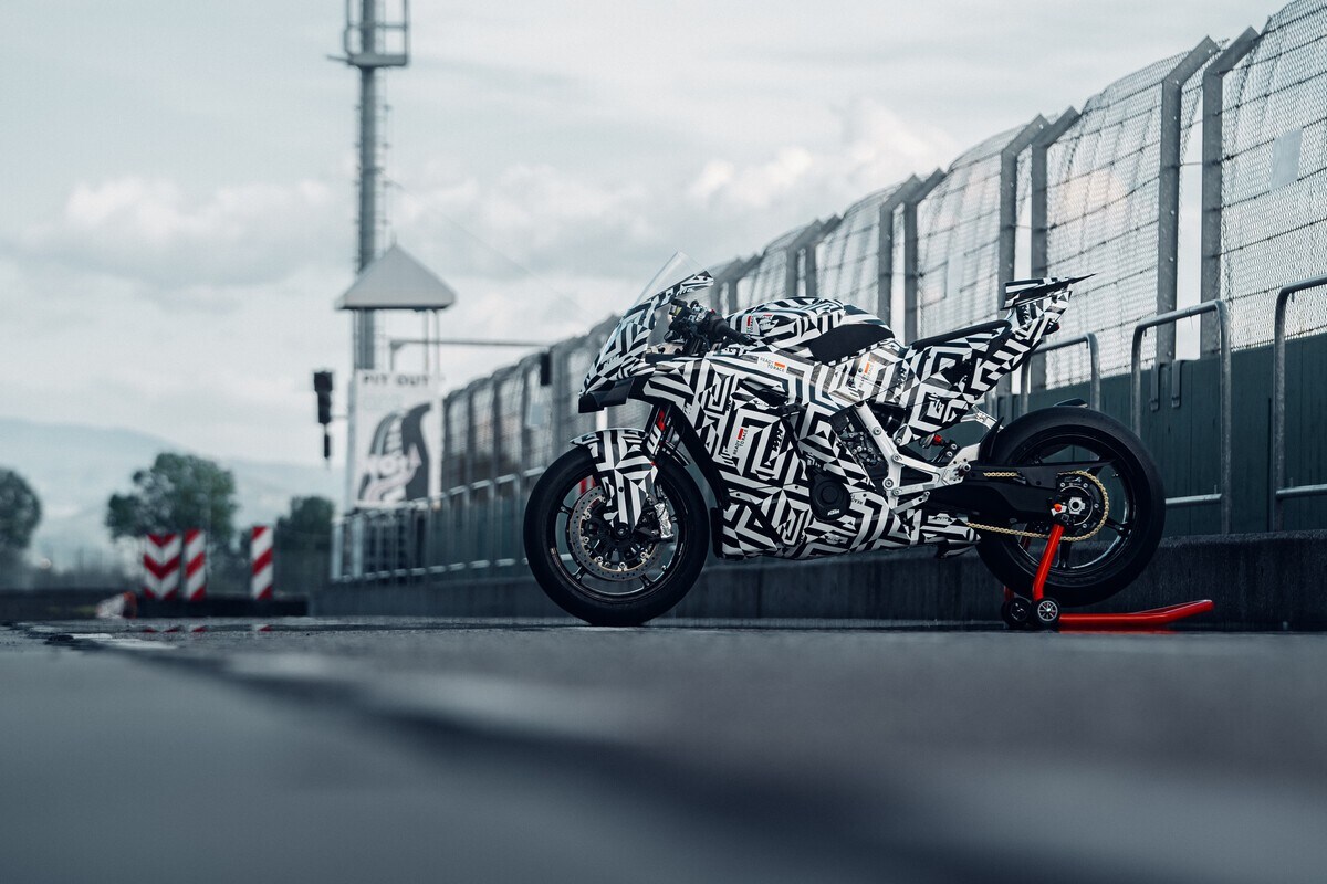KTM 990 RC R, svelato il prototipo della nuova carenata austriaca